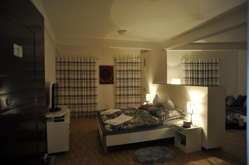 Apartment Jovana Nikšić Kamer foto